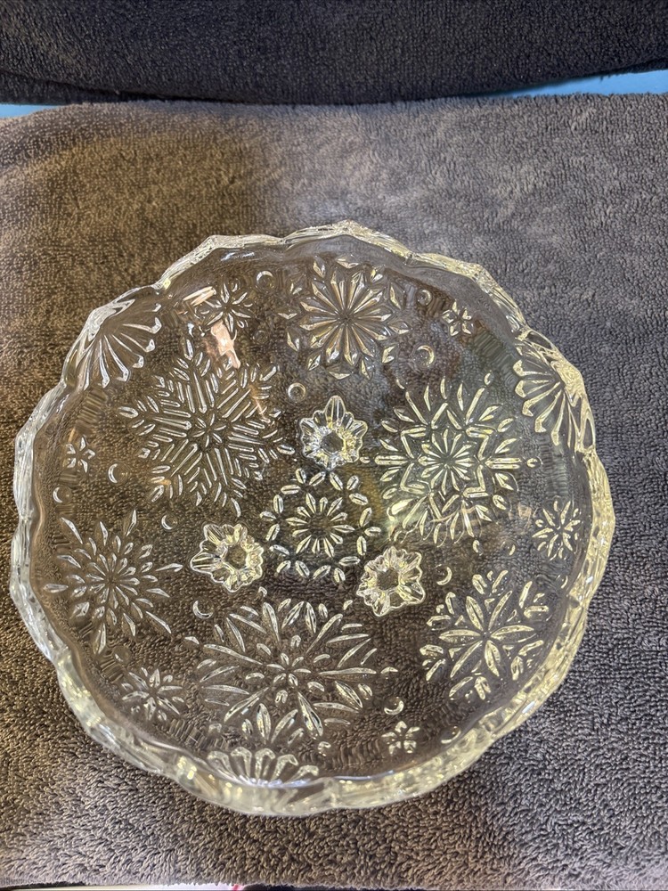 Mikasa Crystal 6” 3 Footed Snowflake Candy Dish