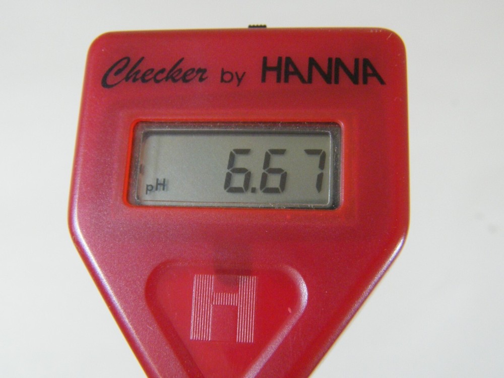 HANNA INSTRUMENT CHECKER PH TESTER WITH ORIGINAL BOX