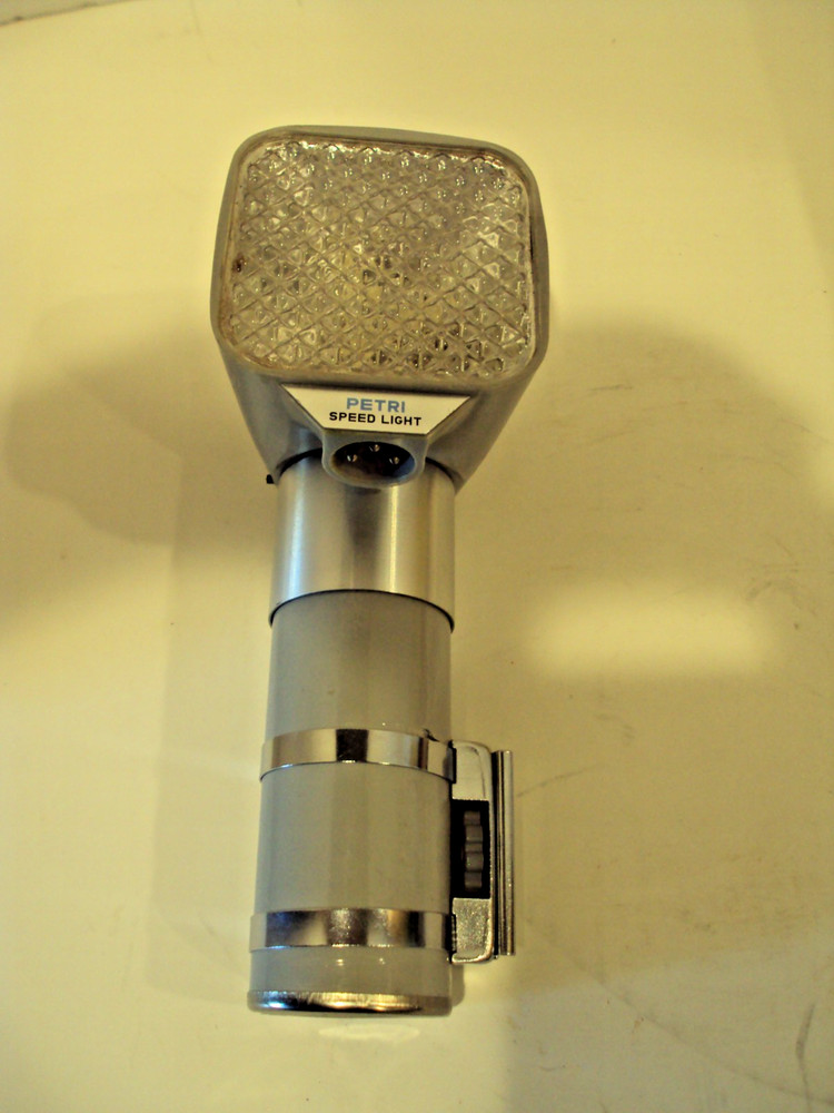 Vintage PETRI Speed Light set/READ