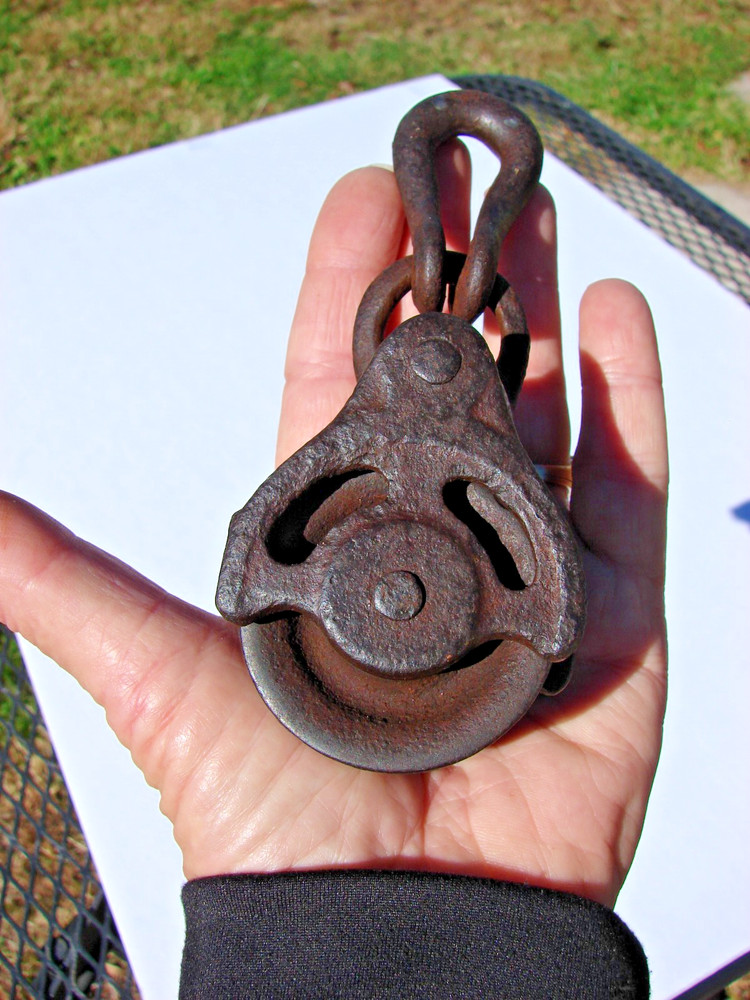 Vintage Small Heavy Duty Cast Iron Pulley!! Works!!