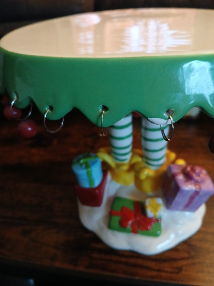 m studios ceramic Elf Cake Holder