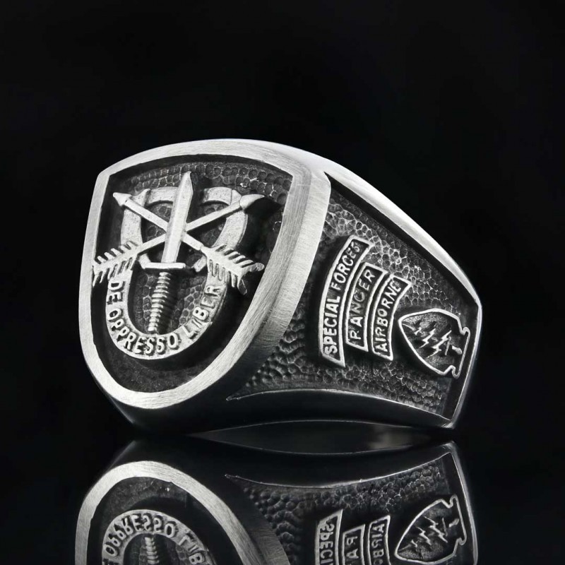 De Oppresso Liber Ring