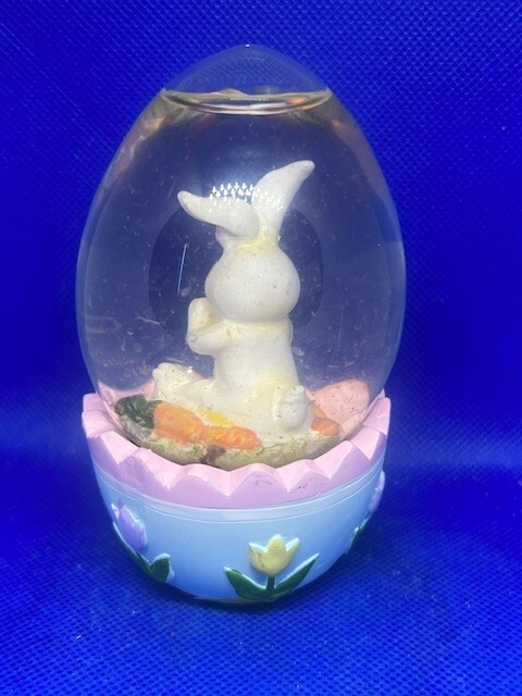 Vintage Egg Shaped Easter Bunny Rabbit Carrot Eating Water Globe