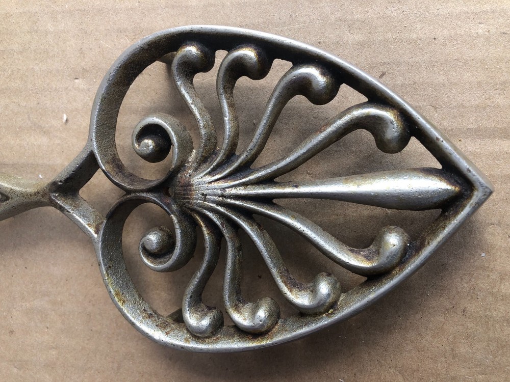 ANTIQUE CAST IRON TRIVER