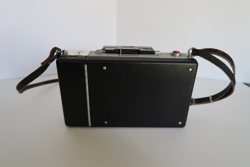 Vtg Polaroid Land Camera 250 Automatic With Cover and Strap