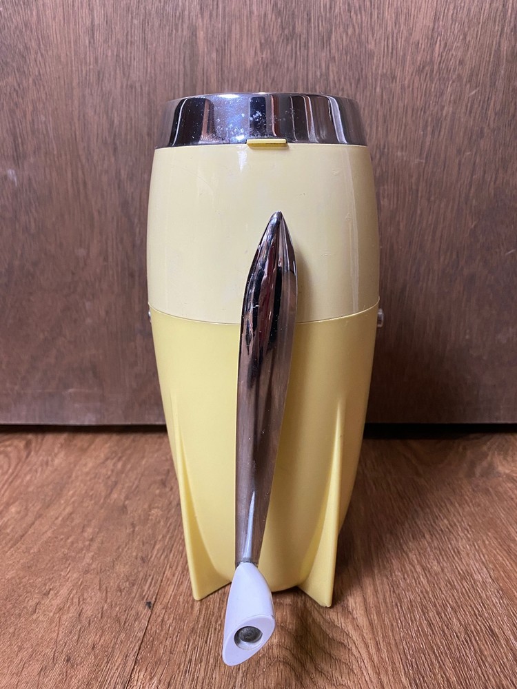 Dazey Retro Ice Crusher Yellow Rocket Iceramic 1950’s