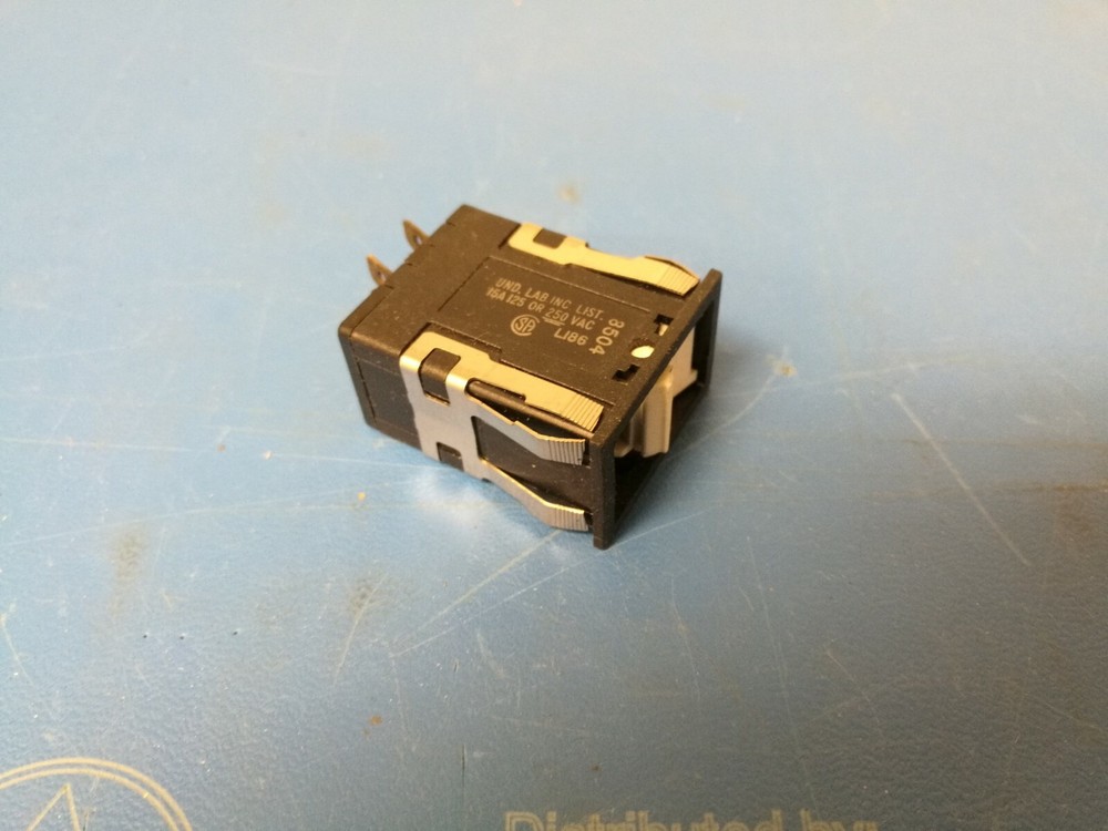 MICRO SWITCH AML30FBE4AD PUSH BUTTON ALT ACTION Rectangular 1 LAMP CIRCUIT DPST