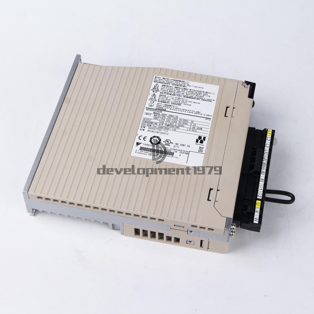 ONE NEW YASKAWA SERVO Driver SGDV-2R8A11B
