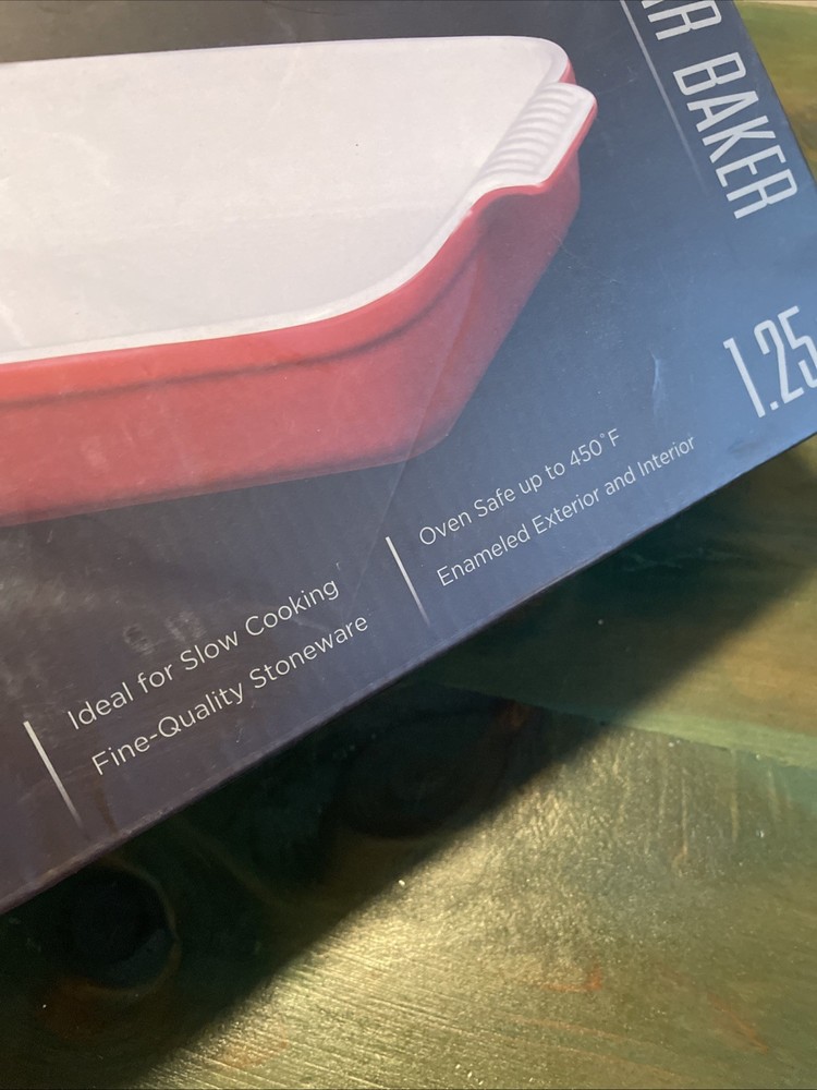 Hell's Kitchen Red Rectangular Stoneware Baker 1.25 QT New Open Box - Beautiful