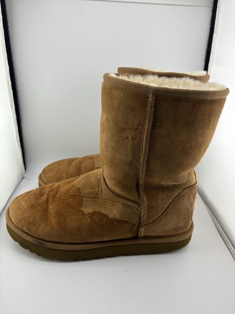 UGG Women's Classic Short boots Size 9 US Chestnut