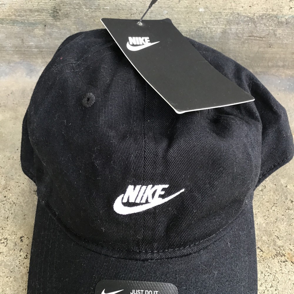 NWT Nike Child Unisex Black and White Strapback Adjustable Hat