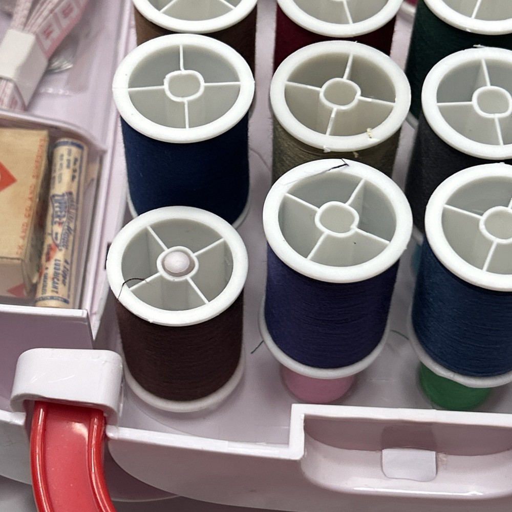 SINGER Sew Essentials Foldup Case Sewing Kit Portable Organizer w/ items include