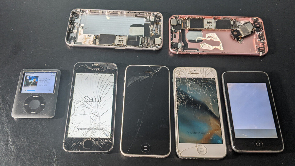 Lot of 7 Apple products - ipod, Iphone - take a look