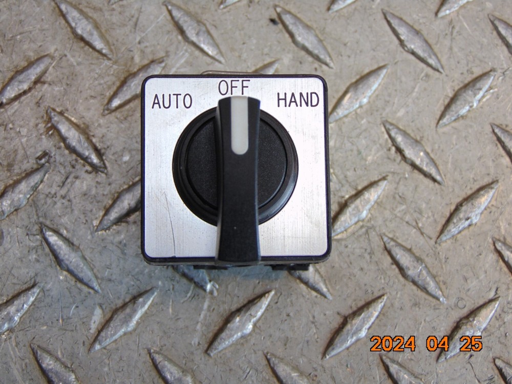 TELEMECANIQUE K2B0142US SELECTOR SWITCH AUTO/OFF/HAND