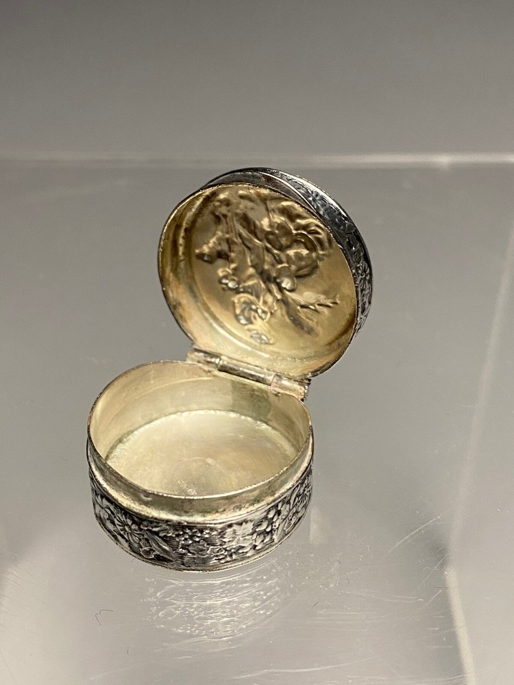 800 Silver Italian Scenic Silver Pill Box