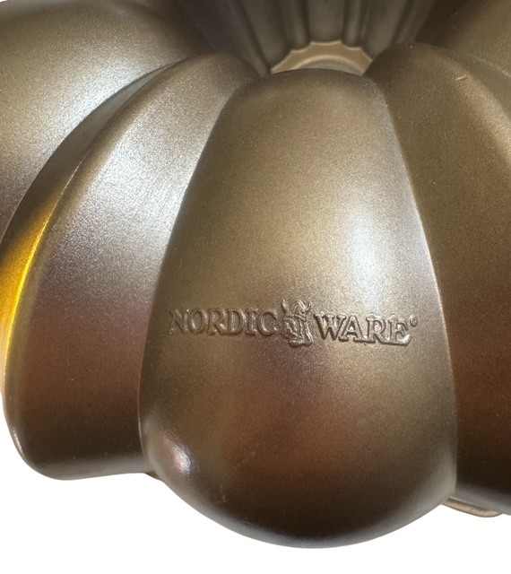 Nordic Ware 12 cup 10" BUNDT PAN