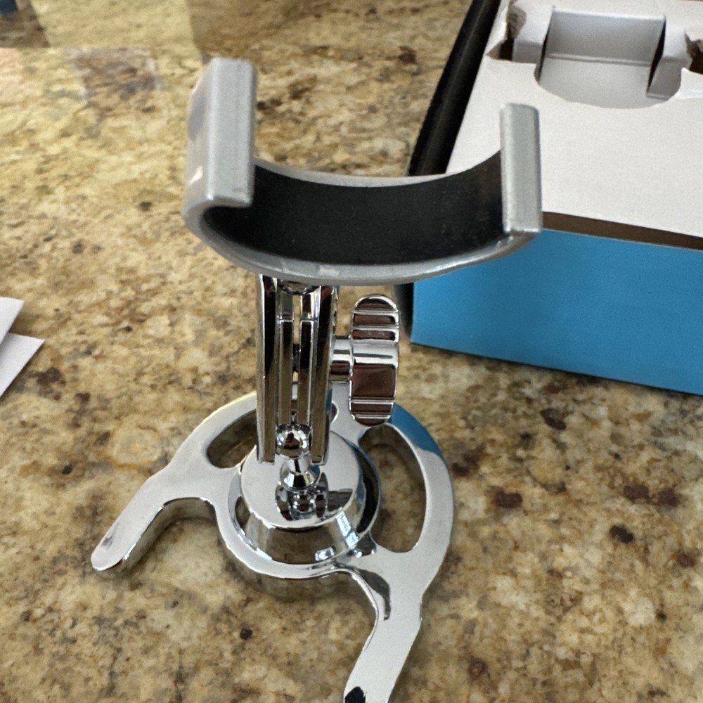 CELESTRON - HANDHELD DIGITAL MICROSCOPE (2011, Celestron)