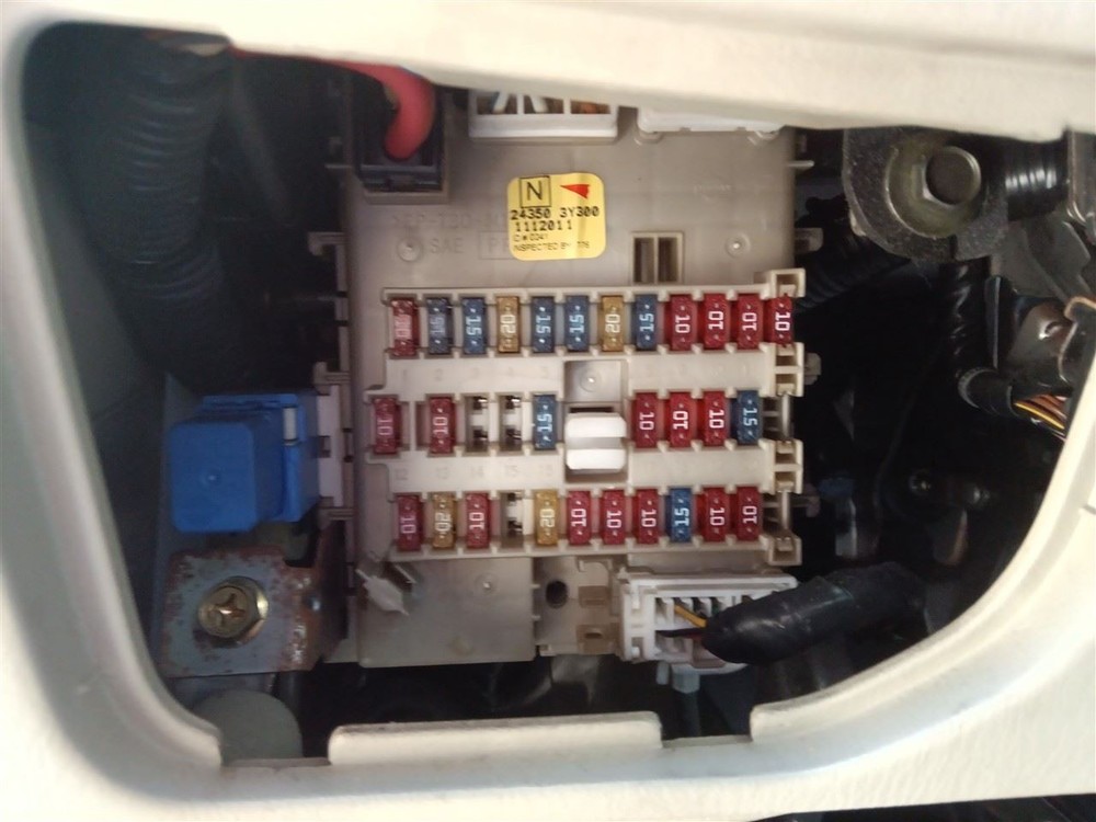 I35       2002 Fuse Box Cabin 43944