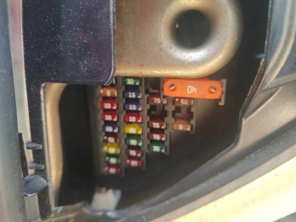 9-3       2004 Fuse Box Cabin 6902
