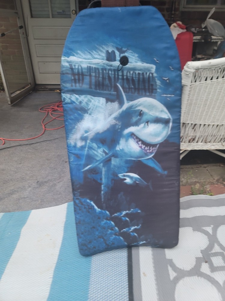 Boogie board surf jaws print
