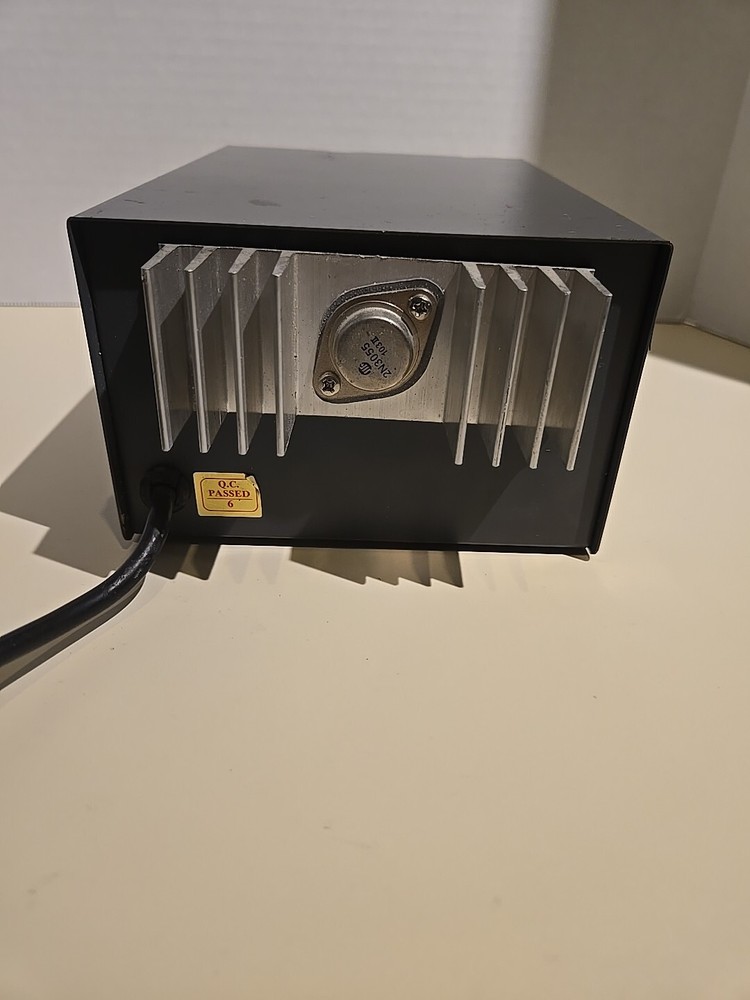 Samlex Power Supply Regulated DC 7-10 Amp 120v Clean Working Condition
