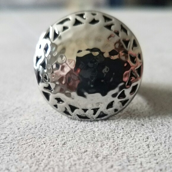 NEW HAMMERED METAL ROUND RING SCROLL DESIGN