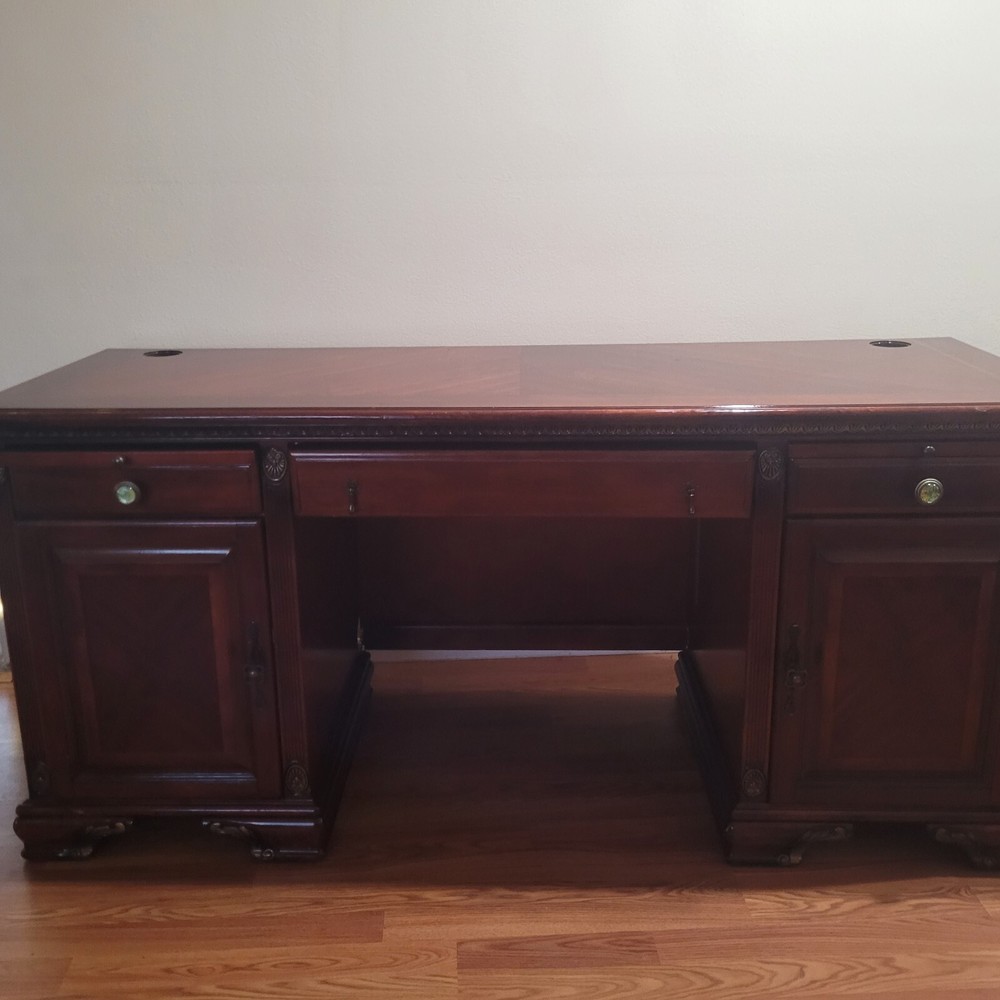 Cradenza / Desk With USB Power Center