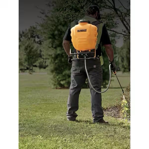 DEWALT 4 Gal. Backpack Sprayer - New