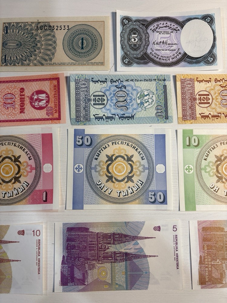 World Banknotes Collection Lot: (11 Note Lot)