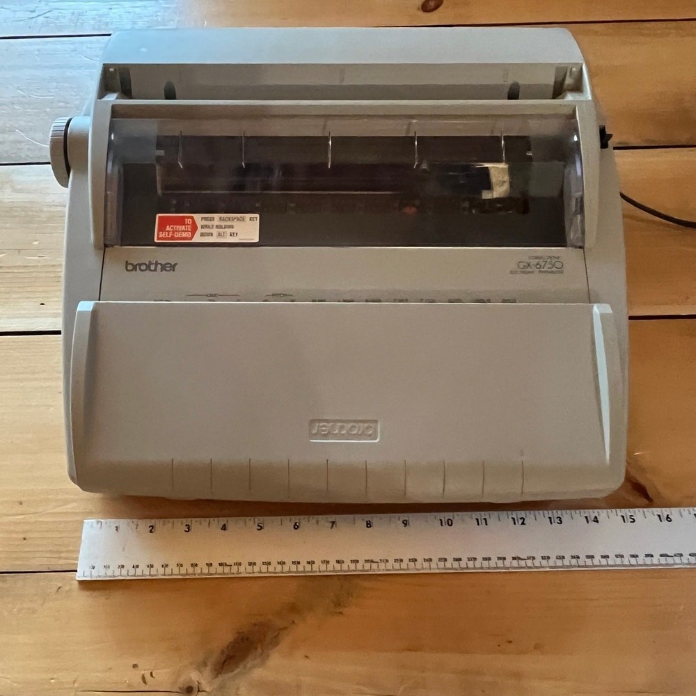 Brother Daisy Wheel Correctronic Electronic Typewriter GX-6750.
