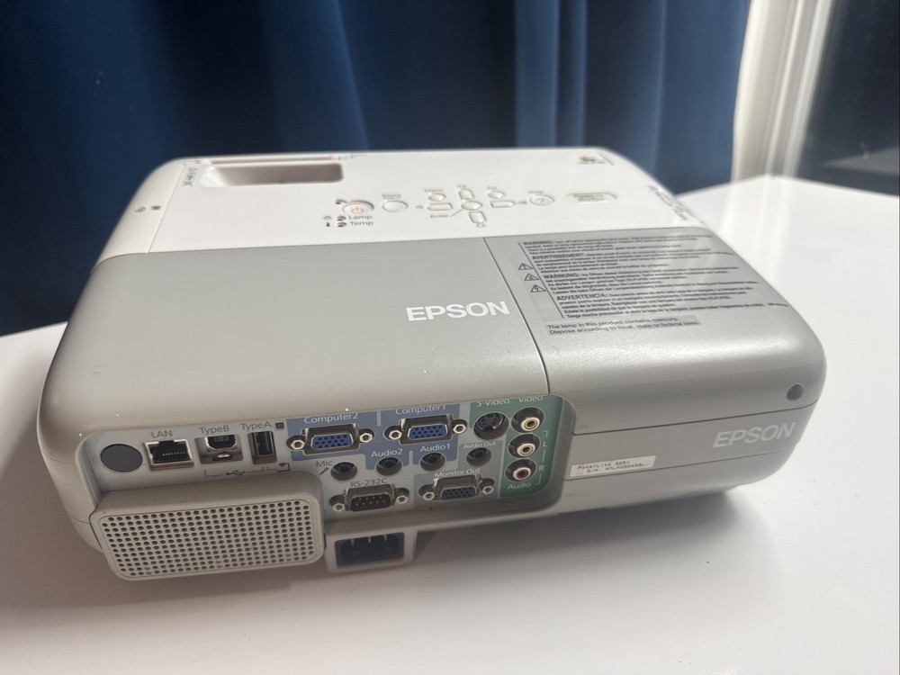 EPSON PowerLite 825+ 3LCD Projector (read description) Needs Lamp