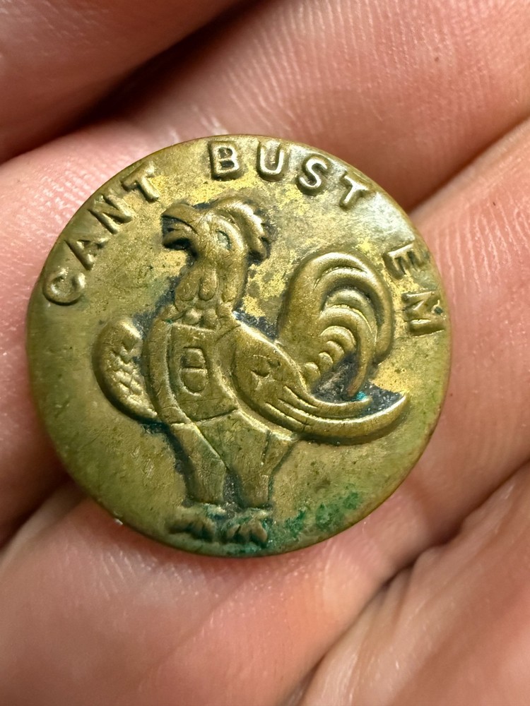 VINTAGE 'CANT BUST EM' BUTTON
