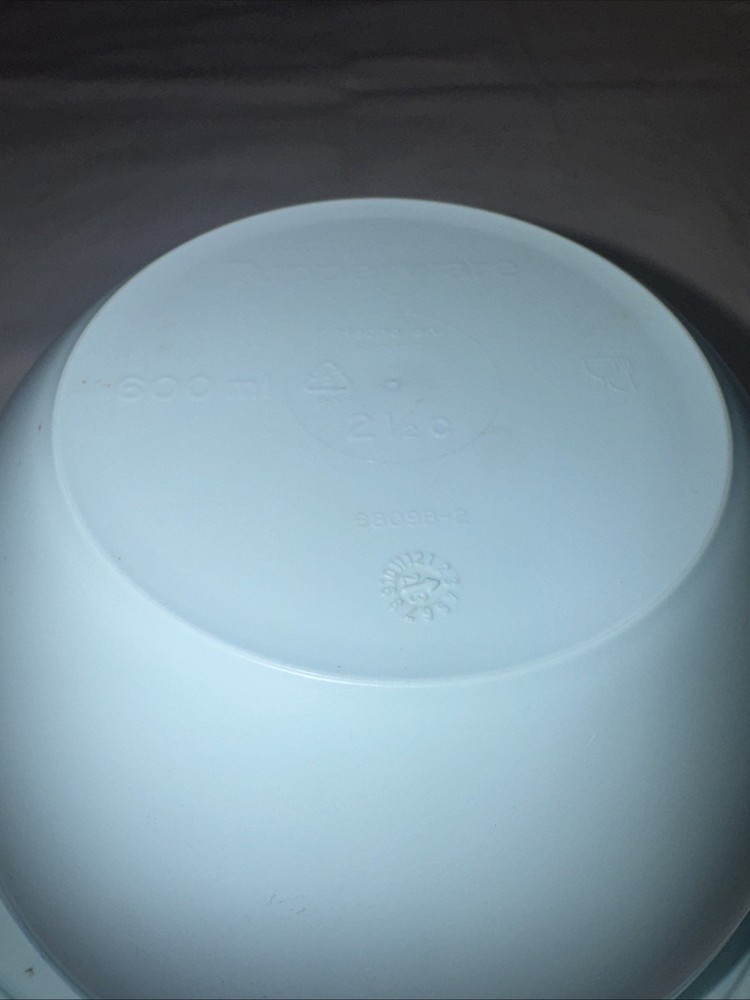 Tupperware Thatsa Bowl 2.5 Cup Small Food Storage Container #6809B-2