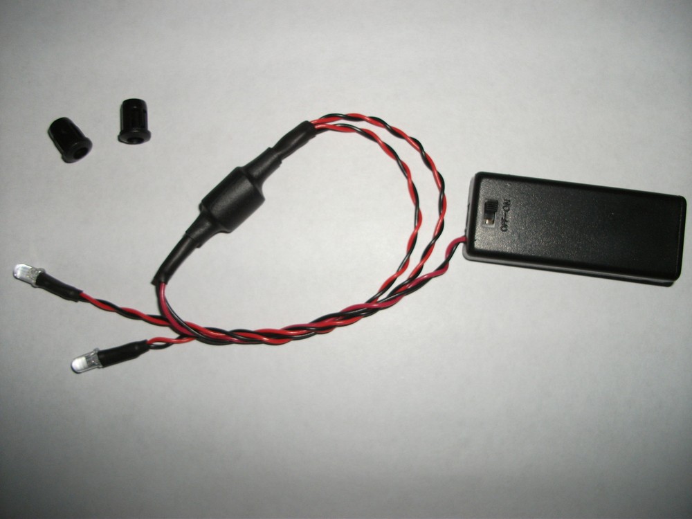 BATTERY POWERED DUAL FLASHING BLUE LED