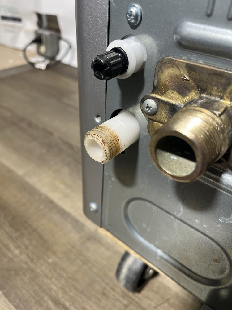 Rinnai RX199iN Tankless Water Heater 199k BTU Nat. Gas/Propane Gas (B-16 #1632)