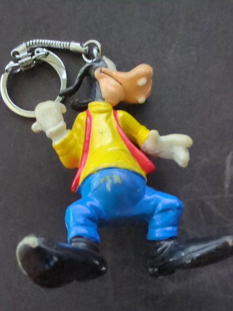Vintage Disney Handpainted Bullyland Goofy Keyring