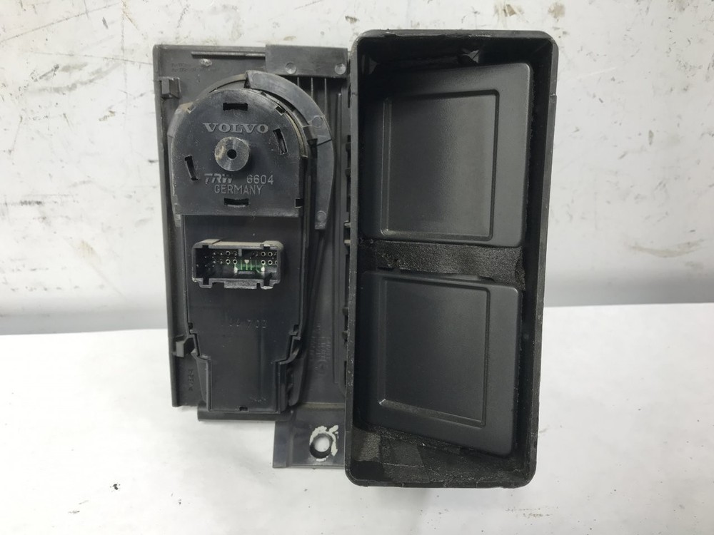2003-2018 Volvo VNL HEADLIGHT SWITCH Dash Panel - Used | P/N 3175580