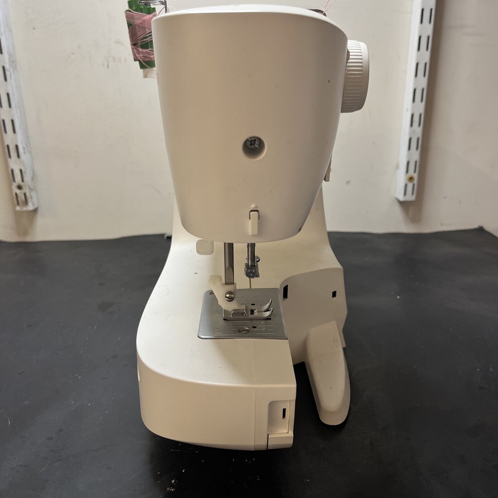🔥🔥🔥Singer M1500 Sewing Machine - White No Power Supply