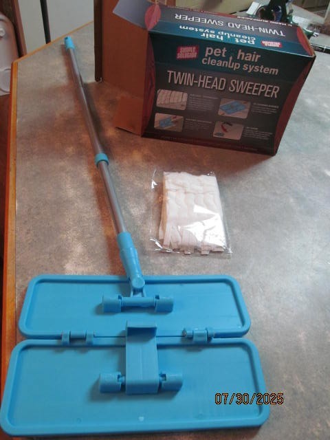 SIMPLE SOLUTION PET HAIR SWEEPER CLEAN UP SYSTEM TWIN-HEAD FOR HARD SURFACES