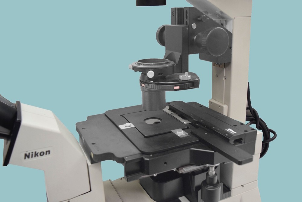Nikon Eclipse TE2000-U Inverted Phase Contrast Microscope, 3 Objectives