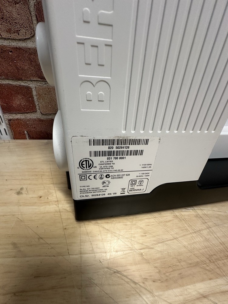 Bernina 820 Computerized Sewing Machine For Parts Only(read)