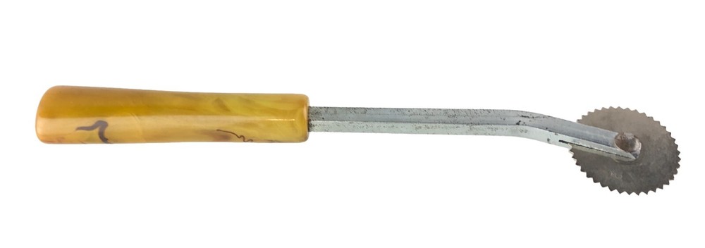 Vintage Pie Crust Cutter Butterscotch Bakelite Handle 6”