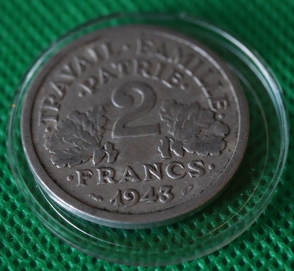 FRANCS TWO FRANCS 1943 COIN + CAPSULE