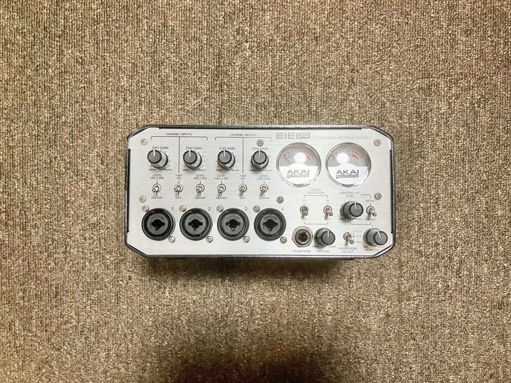 Akai Professional EIE Pro 24-bit Audio MIDI Interface USB Hub VU Meter