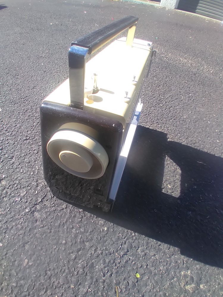 Montgomery Ward Sewing Machine UHT J2000