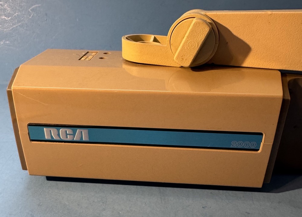 RCA 2000 TC2011 CC Video C-Mount Camera 120Volt Coax Powers ON! WITH CEILING MNT