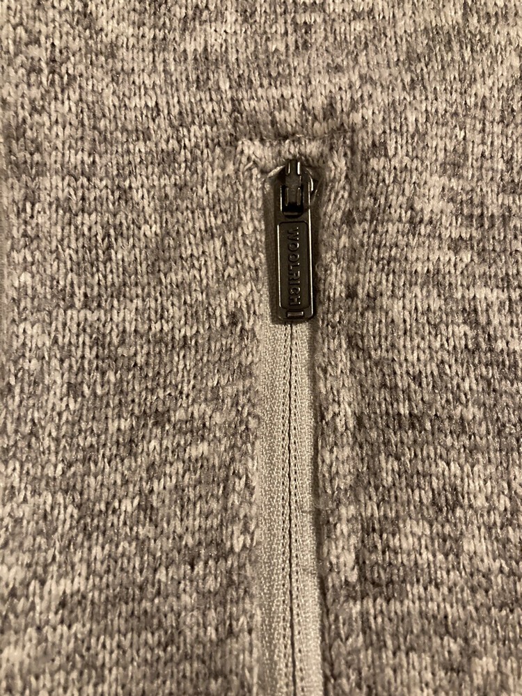 men's medium Woolrich 1/4 zip heathered polyester sweater - NICE