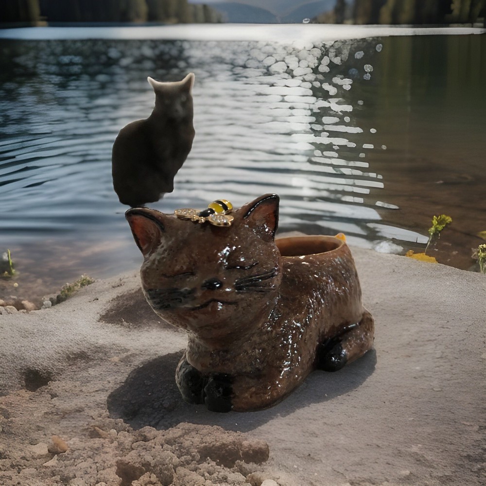 Kitty trinket holder or planter￼