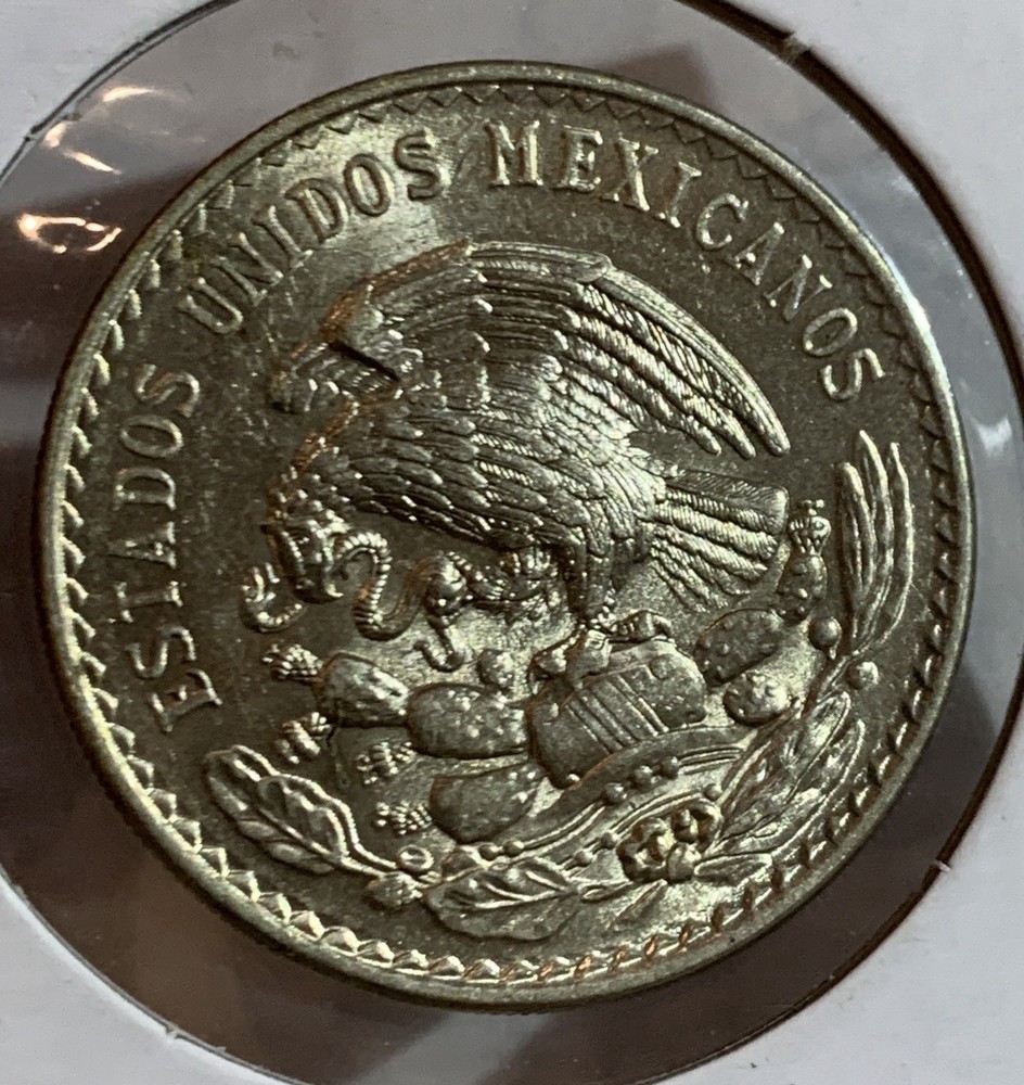 1947 MEXICO UN PESO SILVER COIN, UNC.