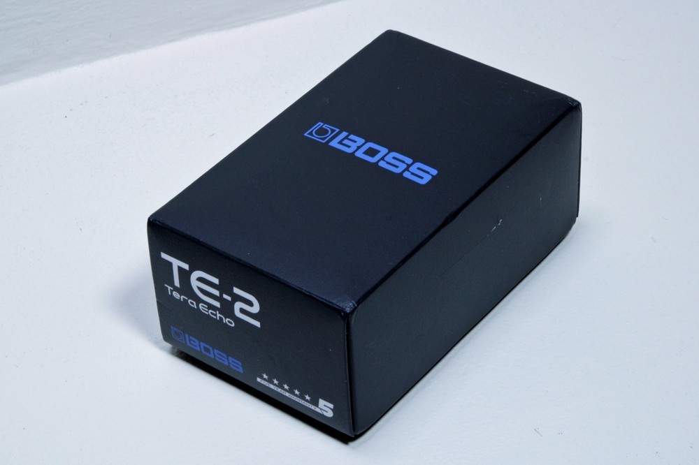 * Boss TE-2 Tera Echo Guitar Effect Pedal * A Multi-Dimensional Reverb-Delay *